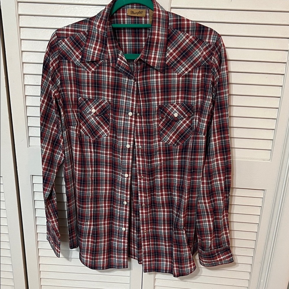 Wrangler Women’s Red and Blue Plaid Button Down Shirt